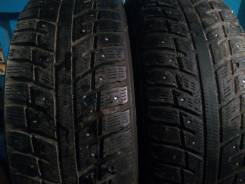 Kumho I'Zen KW22. Зимние, шипованные, износ: 70%, 2 шт