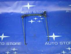 Крепление аккумулятора. Subaru Forester, SG69, SG5, SG9, SG, SG9L Двигатели: EJ203, EJ202, EJ205, EJ25, EJ204, EJ201, EJ255, EJ20