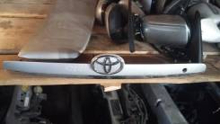 Накладка на дверь багажника. Toyota Corolla Fielder, NZE121G, NZE121