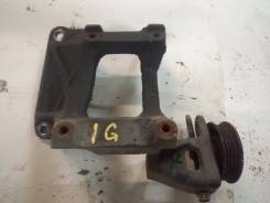 Крепление компрессора кондиционера. Toyota Crown, GS151, GS151H Двигатель 1GFE