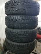 Kumho I'Zen KW22. Зимние, шипованные, износ: 30%, 4 шт