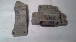 Кронштейн кпп. Volkswagen Passat, 3B6