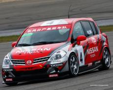 Стекло лобовое. Nissan Tiida