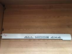 Накладка на стойку. Nissan Homy Elgrand, ALE50, AVWE50, AVE50, ALWE50 Nissan Elgrand, ATE50, APE50, AVWE50, AVE50, ALE50, ALWE50, APWE50, ATWE50 Isuzu...