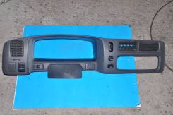 Консоль панели приборов. Mitsubishi Pajero Sport, K90 Mitsubishi Montero Sport, K90 Двигатель 6G72