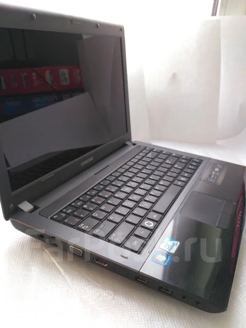 Samsung R440. 14", 2,5����, ��� 8 ��, ���� 320���, WiFi: 1, Bluetooth: 1, ����������� �� 2��. ����