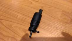 Мотор бачка омывателя. Volkswagen Passat, 3G2, 3G5 Volkswagen Touareg Volkswagen Phaeton, 3D1, 3D2, 3D3, 3D4, 3D6, 3D7, 3D8, 3D9 Volkswagen Arteon, 3H...