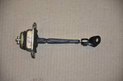 Ограничитель двери. Honda: Odyssey, Inspire, Accord, MDX, MR-V, Saber Двигатели: F20B5, F23A2, J30A2, F20B4, F23A1, J30A1, F23A3, F23A6, F23A5, F20B2...