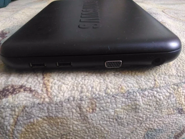 Samsung. 10.1", 1 600����, WiFi: 1, Bluetooth: 1, ����������� �� 4��. ����