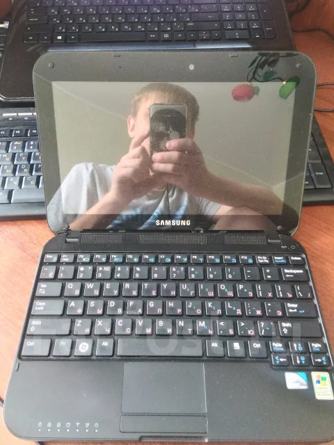 Samsung. 10.1", 1 600����, WiFi: 1, Bluetooth: 1, ����������� �� 4��. ����