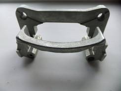 Скоба суппорта. Toyota: Hilux Surf, 4Runner, GX470, Land Cruiser, Land Cruiser Prado, Sequoia, FJ Cruiser Двигатели: 2TRFE, 5VZFE, 3RZFE, 1KDFTV, 1GRF...