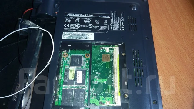 Asus Eee PC 900. 8", 0,9����, ���� 20���, WiFi: 1 ����