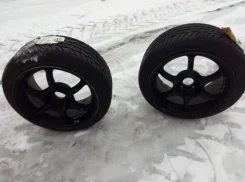 Black Racing. 9.0x17", 5x114.3, ET38 ����
