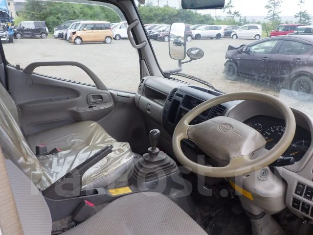 Hino Dutro ����