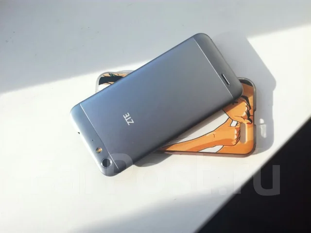 ZTE Blade X7. �/� ����