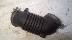 Патрубок воздухозаборника. Mitsubishi Eterna Mitsubishi Emeraude Mitsubishi Galant Двигатель 6A12