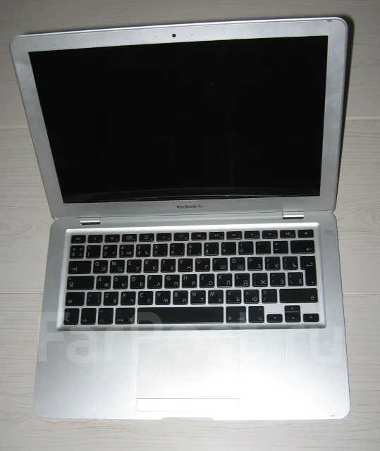 Apple MacBook Air 13. 13.3", 1,6����, ��� 2048 ��, ���� 60���, WiFi: 1, Bluetooth: 1, ����������� �� 3��. ����