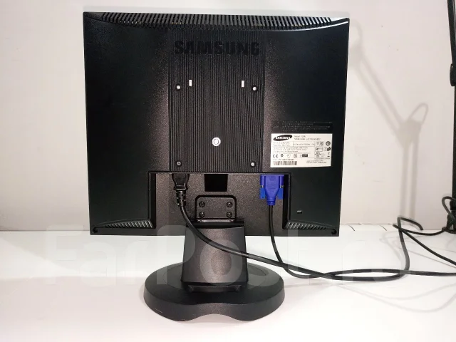 Samsung. 17", ���������� �� (LCD, LED, QLED) ����