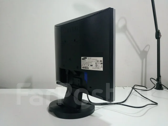 Samsung. 17", ���������� �� (LCD, LED, QLED) ����
