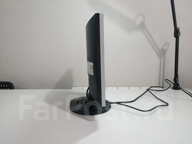 Samsung. 17", ���������� �� (LCD, LED, QLED) ����