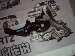 Педаль ручника. Toyota Kluger V, MCU25, MCU28, ACU20, MCU20, ACU25 Toyota Harrier, ACU30, MCU35W, GSU36, GSU35, ACU35, MCU36, MCU31, MCU30, GSU31, GSU...