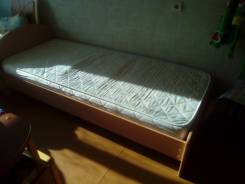 Кровати.