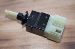 Концевик под педаль тормоза. Mercedes-Benz E-Class, W210 Mercedes-Benz G-Class, W463, W461 Mercedes-Benz SLK-Class, R170