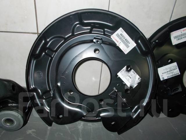 Кожух тормозного диска заднего hyundai tucson 2005. Защитный кожух тормозного диска 96549785 gm. Кожух заднего тормозного диска шевроле эпика. Кожух задней ступицы. Защитный кожух задней ступицы ucf 30.