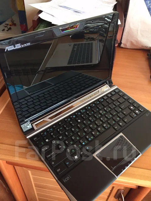 Asus Eee PC VX6 Lamborghini. 12", 1,8����, ��� 4 ��, ���� 500���, WiFi: 1, Bluetooth: 1, ����������� �� 3��. ����