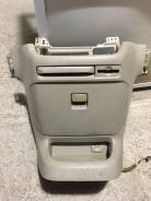 Накладка консоли. Toyota Grand Hiace, KCH16, KCH16W, VCH10, VCH10W, VCH16, VCH16W Toyota Granvia, KCH16, KCH16W, VCH10, VCH10W, VCH16, VCH16W