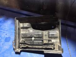 Кронштейн под аккумулятор. Toyota Verossa, JZX110, GX110 Toyota Mark II Wagon Blit, GX110, JZX110 Toyota Mark II, JZX110, GX110