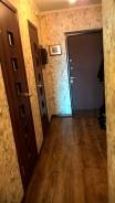 Ремонт квартир: клейка обоев и покраска на кухне и в прихожей.