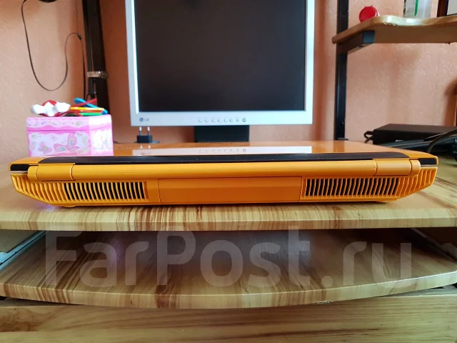 Samsung 700G7C-T02. 17.3", 2,4����, ��� 8 ��, ���� 1 000���, WiFi: 1, Bluetooth: 1, ����������� �� 4��. ����