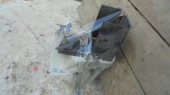 Крепление аккумулятора. Mitsubishi Pajero, H65W, H66W, H67W, H76W, H77W Mitsubishi Pajero Pinin Mitsubishi Pajero iO, H61W, H62W, H65W, H66W, H67W, H7...