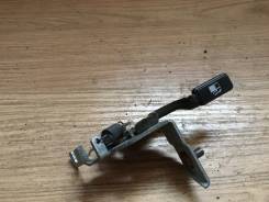 Ручка открывания бензобака. Toyota Granvia, VCH16, KCH10, KCH16, VCH10 Toyota Grand Hiace, KCH10, VCH16, KCH16, VCH10