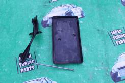 Крепление аккумулятора. Toyota Corolla, ZRE142, NZE141 Toyota Corolla Fielder, NZE141, ZRE144, NZE144, ZRE142 Toyota Corolla Axio, ZRE142, NZE141, ZRE...