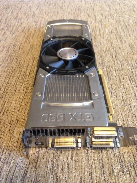 GeForce GTX 690 ����