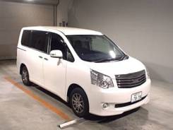 Toyota Noah. ZRR70G