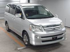 Toyota Noah. AZR60G