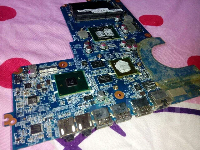 HP Pavilion g6-1216er. 15.6", ��� 2048 ��, WiFi: 1, Bluetooth: 1. ��� ����� �� ���������� ����
