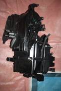 Корпус моторчика печки. Toyota Avensis, AZT250L, ZZT251, AZT255, AZT250, AZT250W, ADT251, ADT250, AZT251, CDT250 Двигатели: 2AZFSE, 1ZZFE, 1CDFTV, 1AZ...