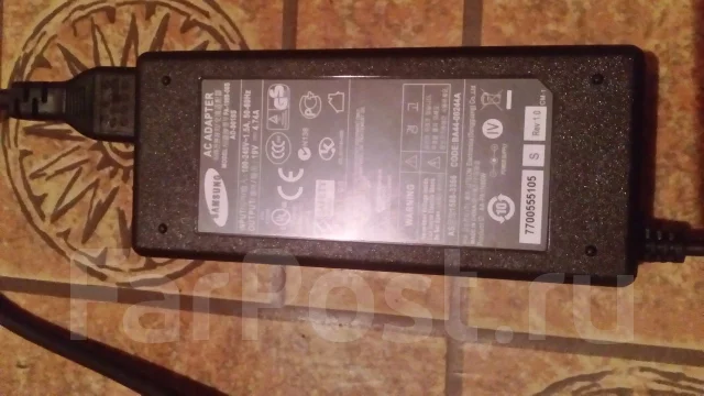Samsung R522. 15.6", 2,1����, ��� 4 ��, ���� 150���, WiFi: 1, Bluetooth: 1, ����������� �� 2��. ����