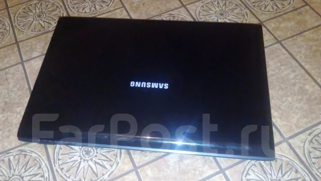 Samsung R522. 15.6", 2,1����, ��� 4 ��, ���� 150���, WiFi: 1, Bluetooth: 1, ����������� �� 2��. ����