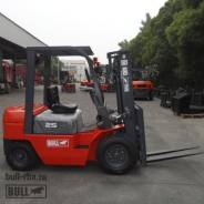 Bull. Вилочный погрузчик BULL FD25DE, 2 400 куб. см., 2 500 кг.