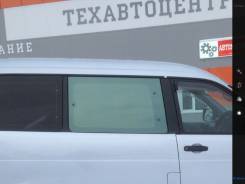 Стекло боковое. Toyota Noah