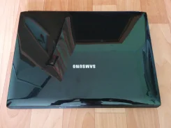 Samsung R70. 15", 2,4����, ��� 4 ��, ���� 160���, WiFi, Bluetooth, ����������� �� 2��. ����