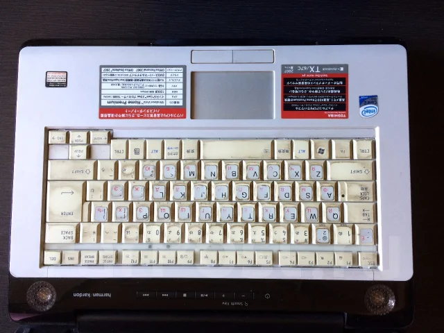 Toshiba Dynabook. 15.4", 1,7����, ���� 1���, WiFi: 1, ����������� �� 1��. ����