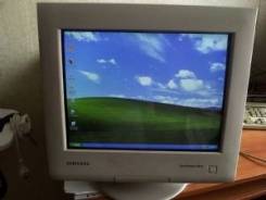 Samsung. 17" (43 см), технология CRT (ЭЛТ)