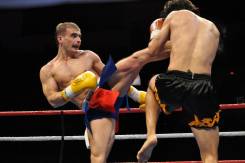 Спорт тренировки по кикбоксингу для мужчин и женщин всех возрастов
