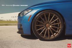 Vossen. 9.0/10.0x19, 5x120.00, ET35/42, ЦО 72,5 мм.